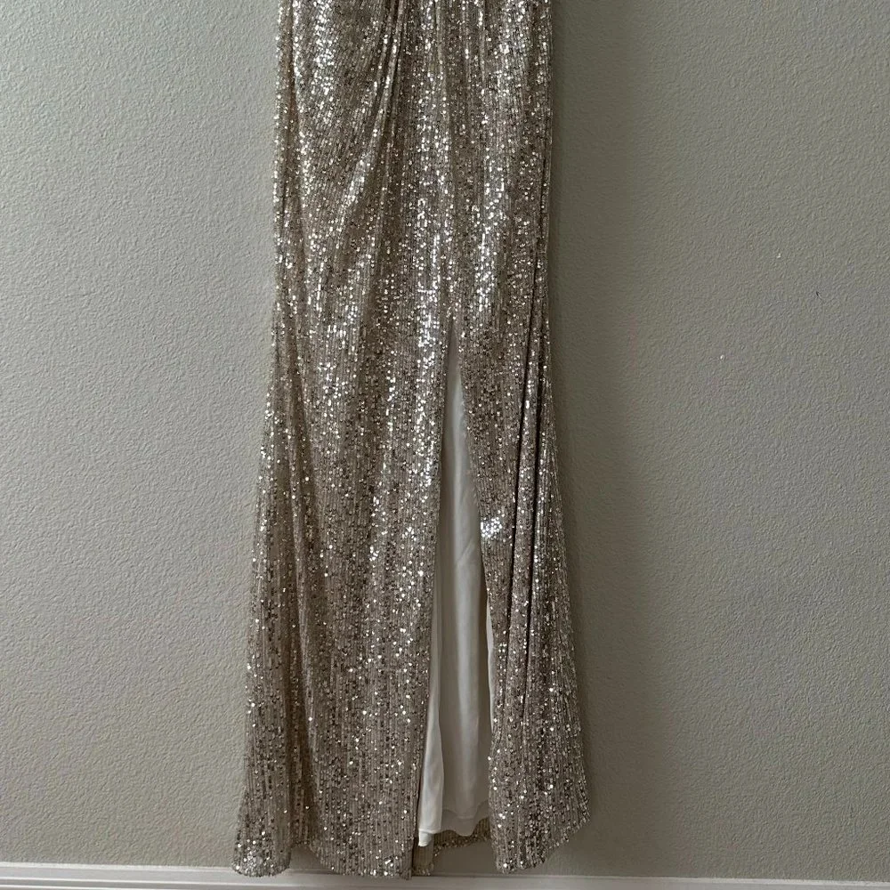 David's Bridal Exclusive- Allover Sequin Pleated V-Neck Gown with Slit Size 6 - Picture 4 of 11
